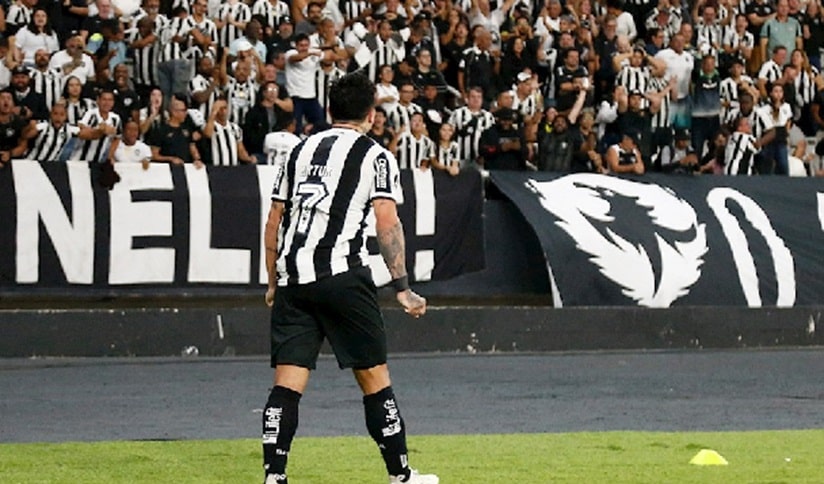Botafogo vence Estudiantes e segue vivo na briga por vaga na Libertadores